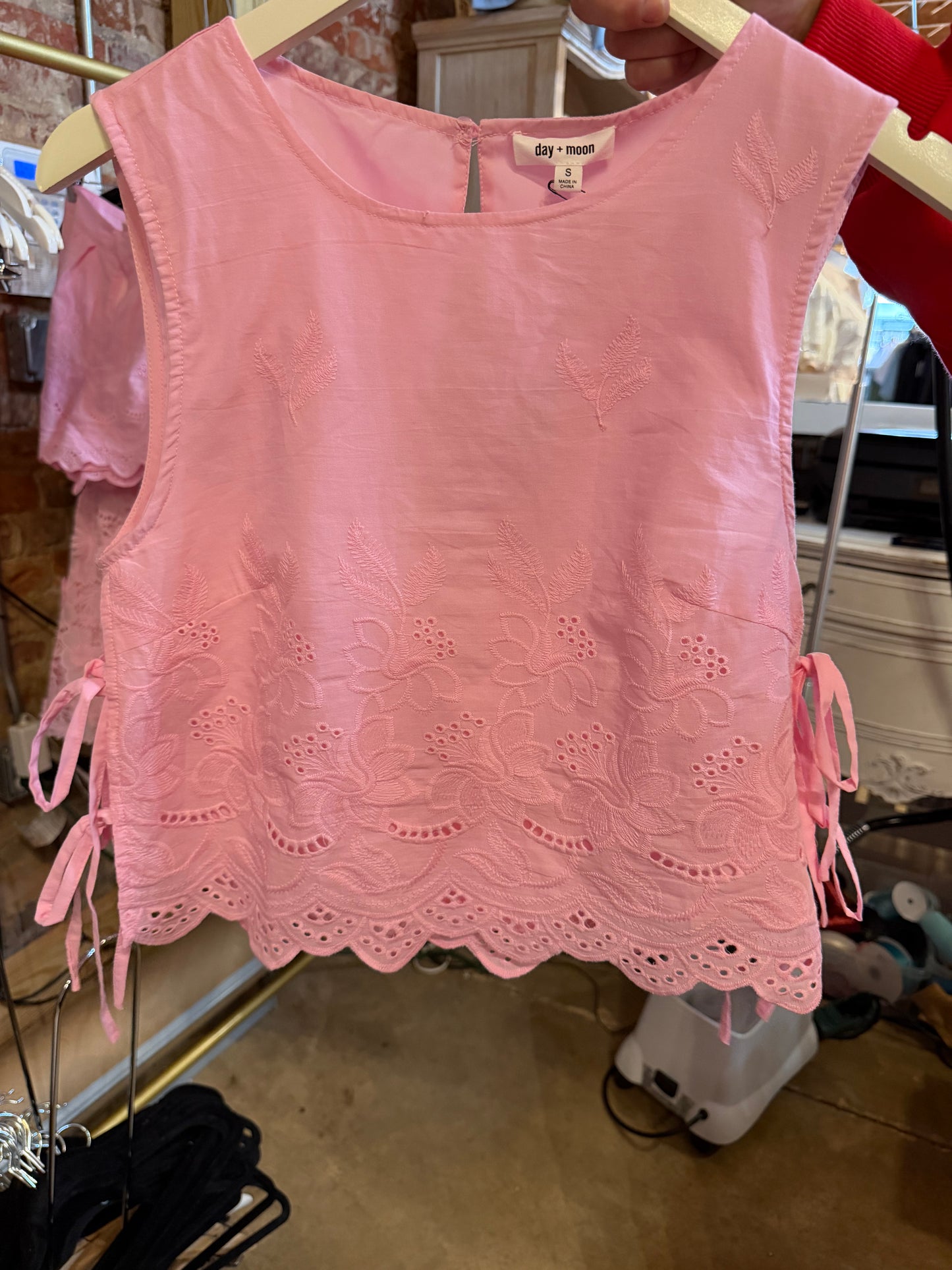 Sleeveless Linen Emroidered Top W/Side Ties