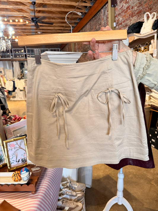 Bow Fall Shorts Cream