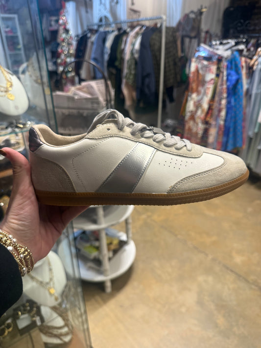 Sydney Low-Top Sneaker
