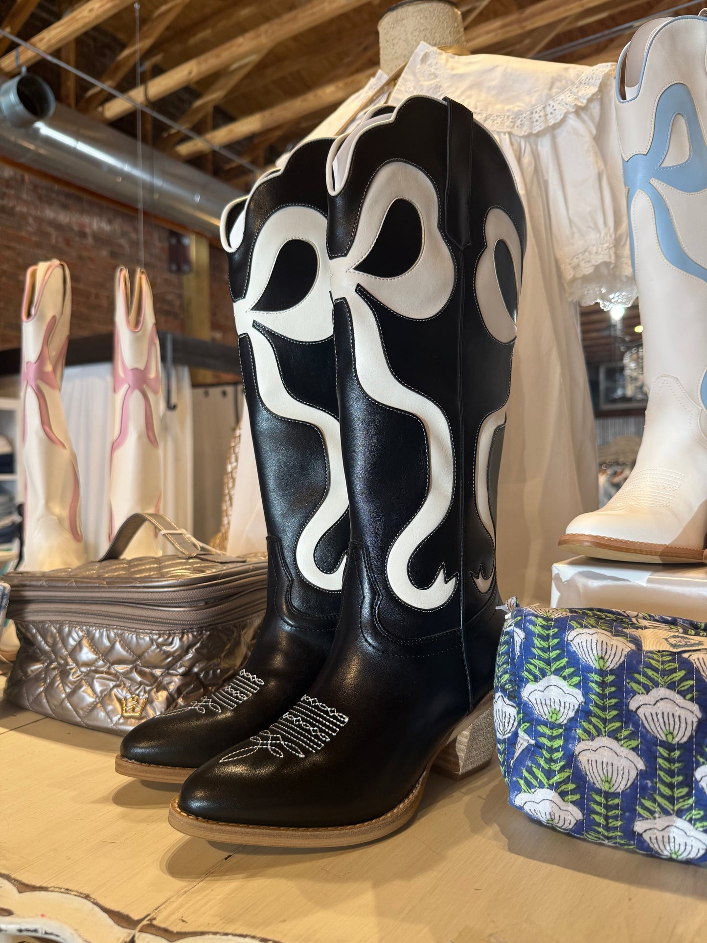 Bow Boots Black/White